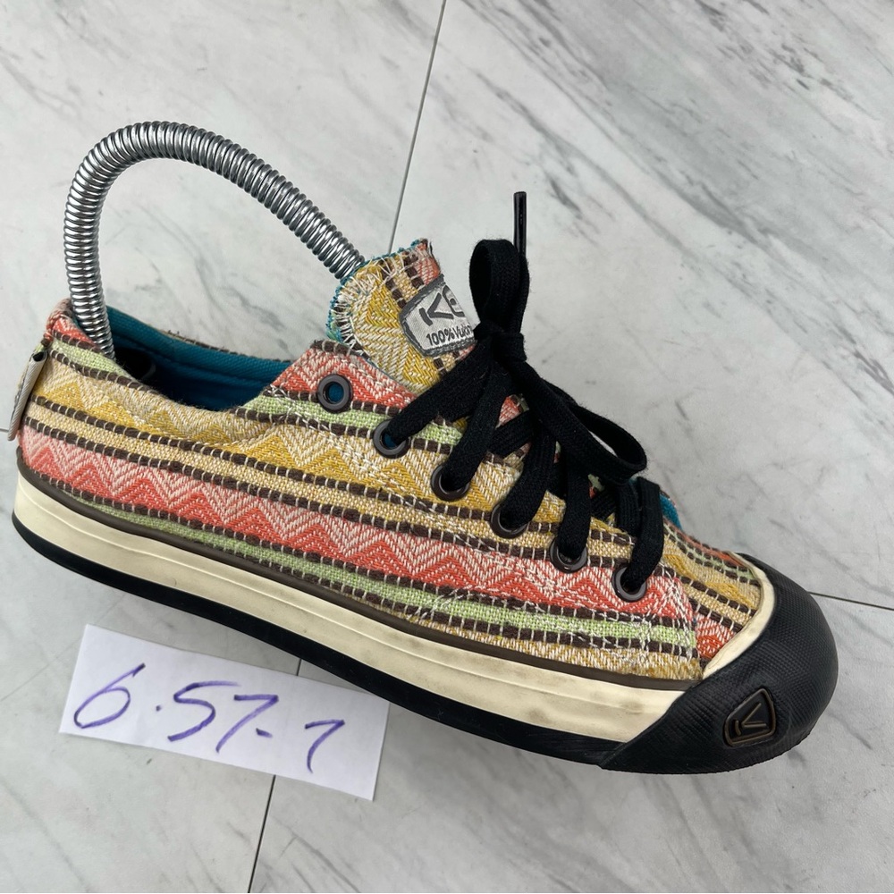 •Keen Stripe Knit Sneakers 100% Vulcanized Footwear Size 6 Women’s